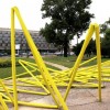 Zdewastowano instalację artystyczną przed Gmachem Głównym MNK