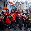 Pluszowy przyjaciel pocieszy w karetce