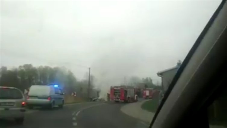 Brzesko. Policjant ratował kierowcę z płonącego samochodu